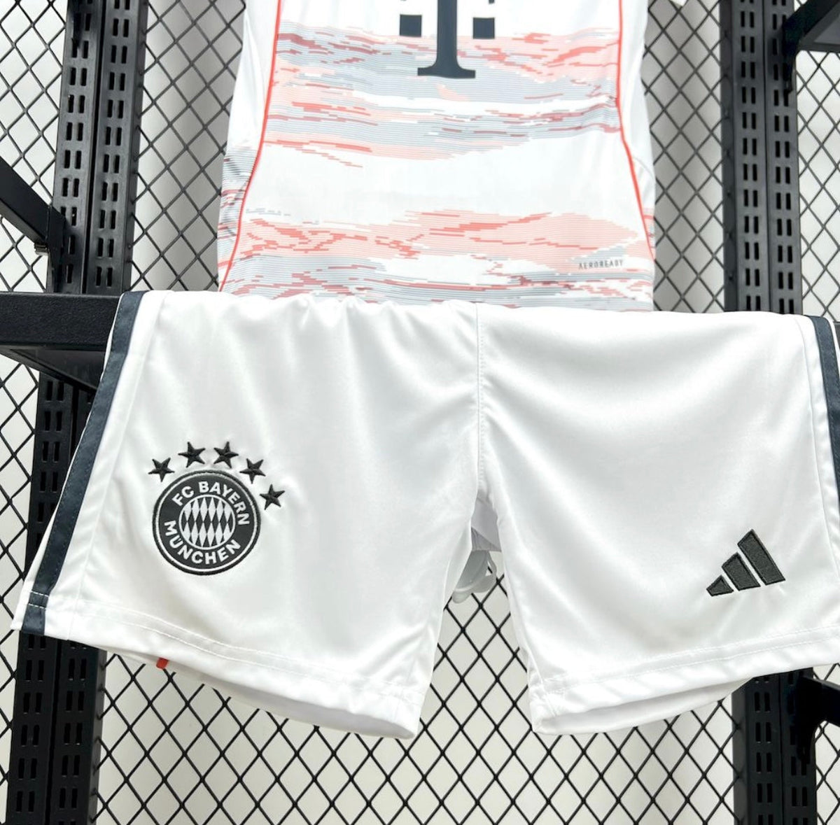 Kits Enfants FC Bayern 2025/26 Extérieur